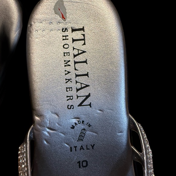 Italian Shoemakers Metallic Silver Strappy Sandals - Picture 3 of 6